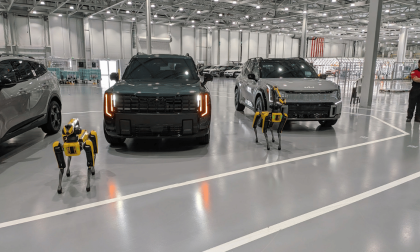 Kia Sportage Hybrid Debuts Alongside Advanced Robotics at HMGMA