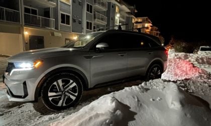 Silver Kia Sorento PHEV in the snow
