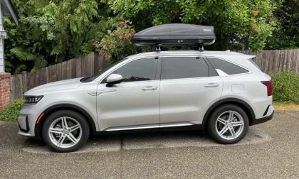 Silver Kia Sorento PHEV with cargo box on roof