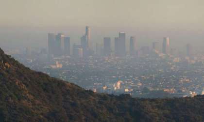 Smog hangs over LA, David Iliff, Wikimedia Commons
