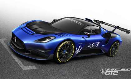 Rendering of the upcoming Maserati MC20 GT2 with blue paint, a black hood and roof and a large rear spoiler.