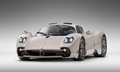 Image showing the new Pagani Utopia photographed in a studio.