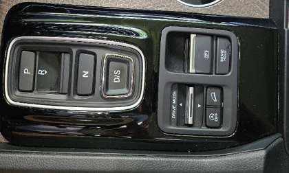 Piano black trim in a Honda Pilot
