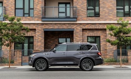 Side profile view of the 2023 Infiniti QX80 in dark-grey