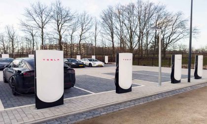 Tesla Shows Off V4 Superchargers: 1,000 Volts, 1,000 MW Charging, and a Longer Cable