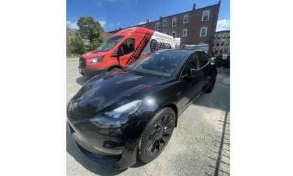 Image of electric vehicle getting new tires courtesy of Jay Condrick of Boston Mobile Tire