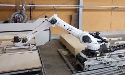 Article That Says Tesla Robot Attacks Engineer Are Absurdly Misleading: What Really Happened