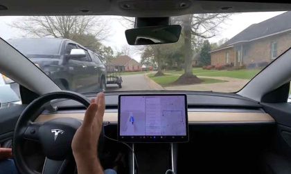 Tesla FSD Avoids Oncoming Truck By Driving Up On a Curb To the Right