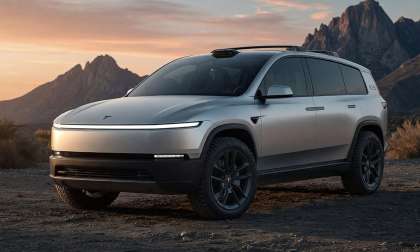 This is probably how a Rivian R1S-based Tesla would look like.