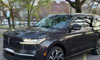 The 2026 Lincoln Navigator Is A Luxury Beast Dominated By Screens