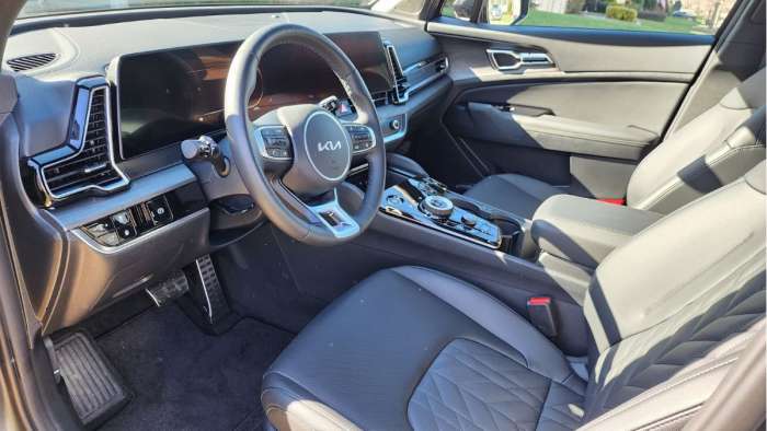 The 2023 KIA Sportage PHEV front interior