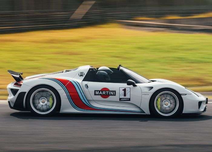 Porsche 918 Spyder: A Hybrid Supercar Blending Performance and Sustainability